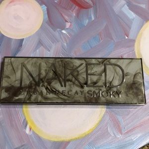 Naked Smokey eyeshadow palette